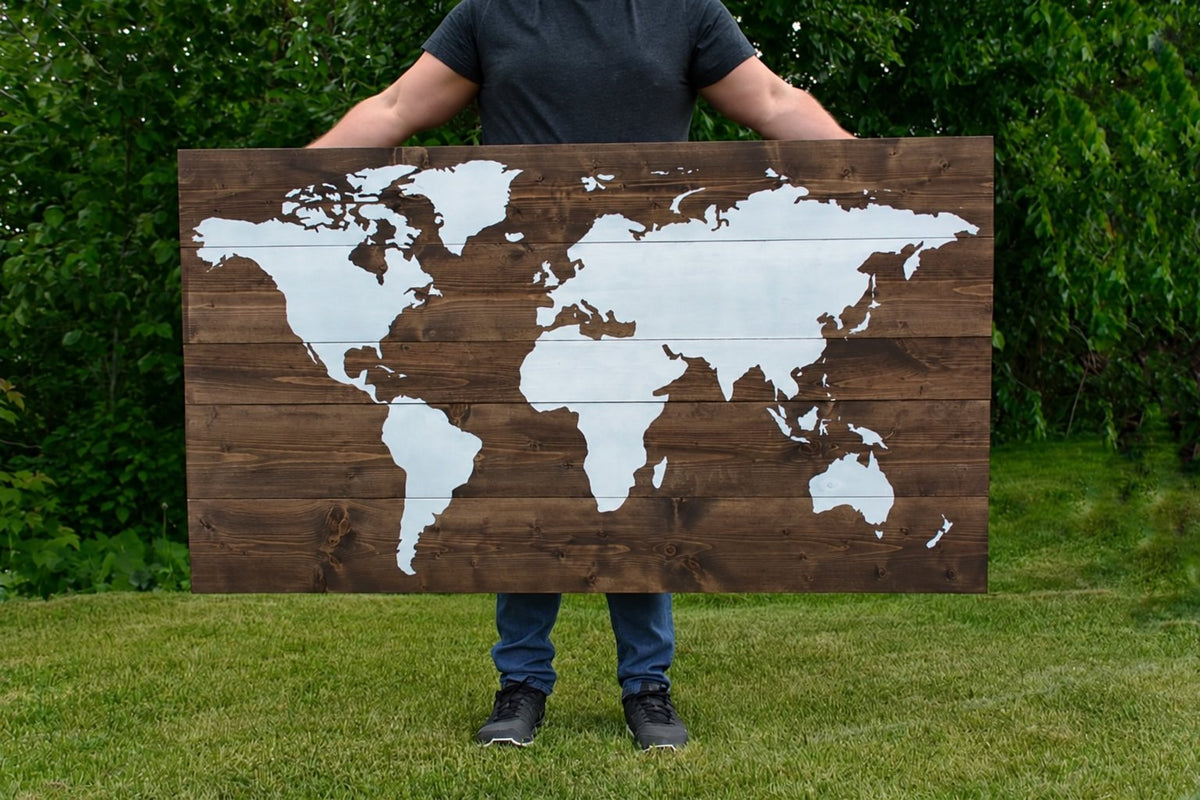 Carte du monde sur cèdre — brun foncé