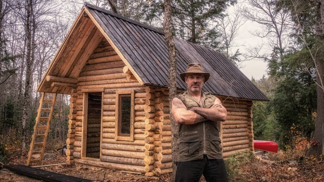 Cabane en rondins EPIC TIMELAPSE construite par UN HOMME dans la forêt🍁