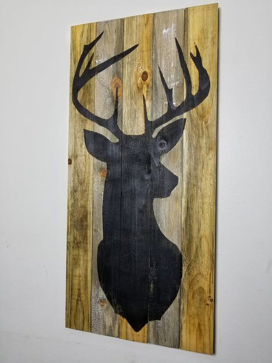 Tête de cerf sur bois — une pièce disponible