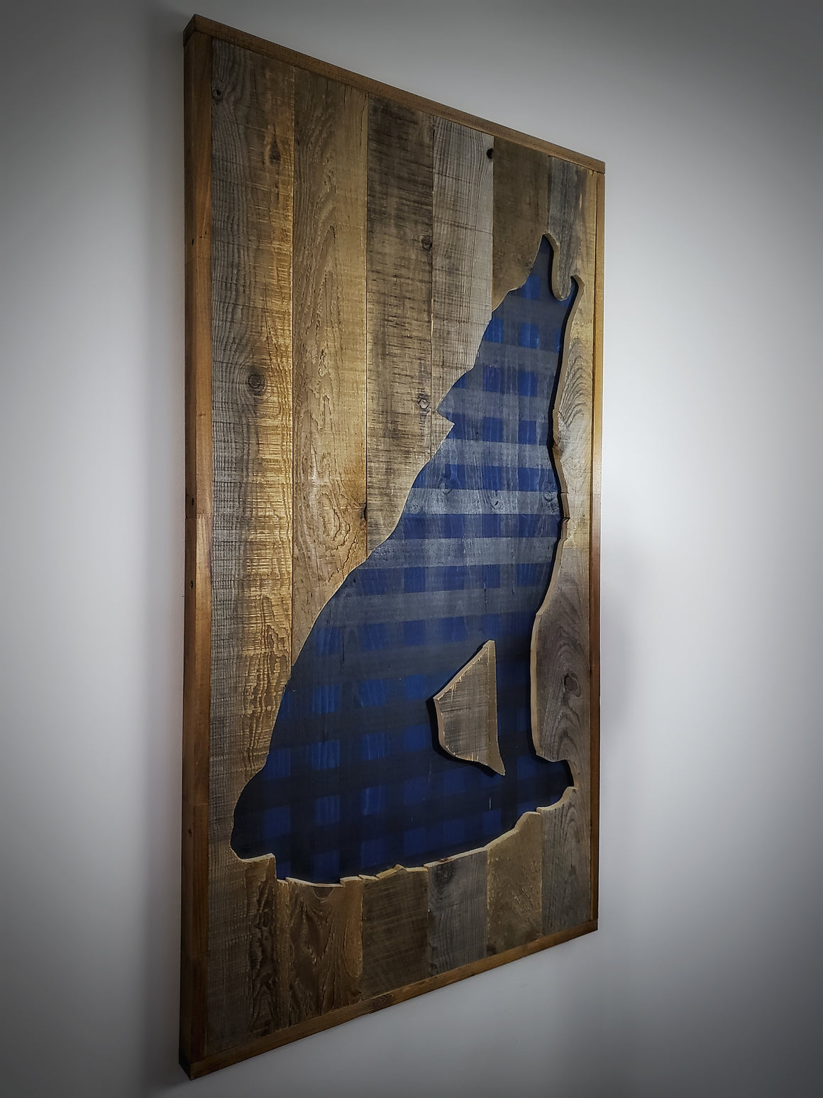 Barnwood Wolf | Plaid