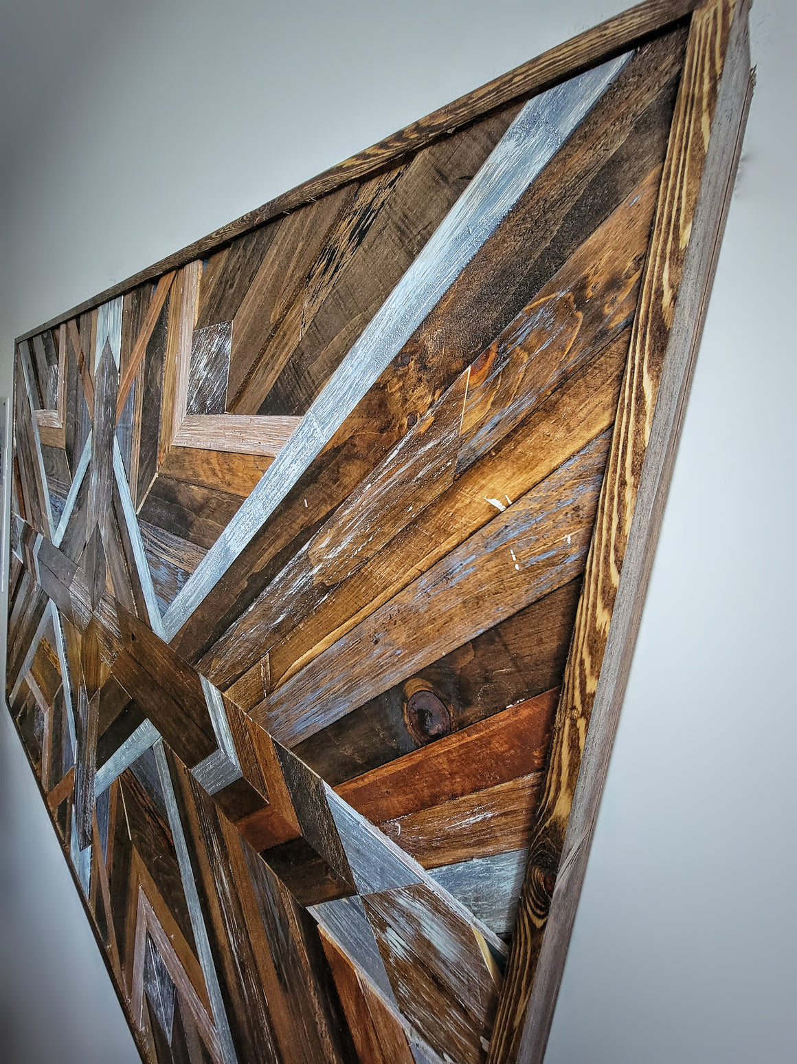 Sanctuaire 1.0 | Géométrique | Aztèque | Art mural en bois | Bois récupéré | Tenture murale | Art en bois | Fait à la main | Boiseries | Bohème | Rustique | Élégant