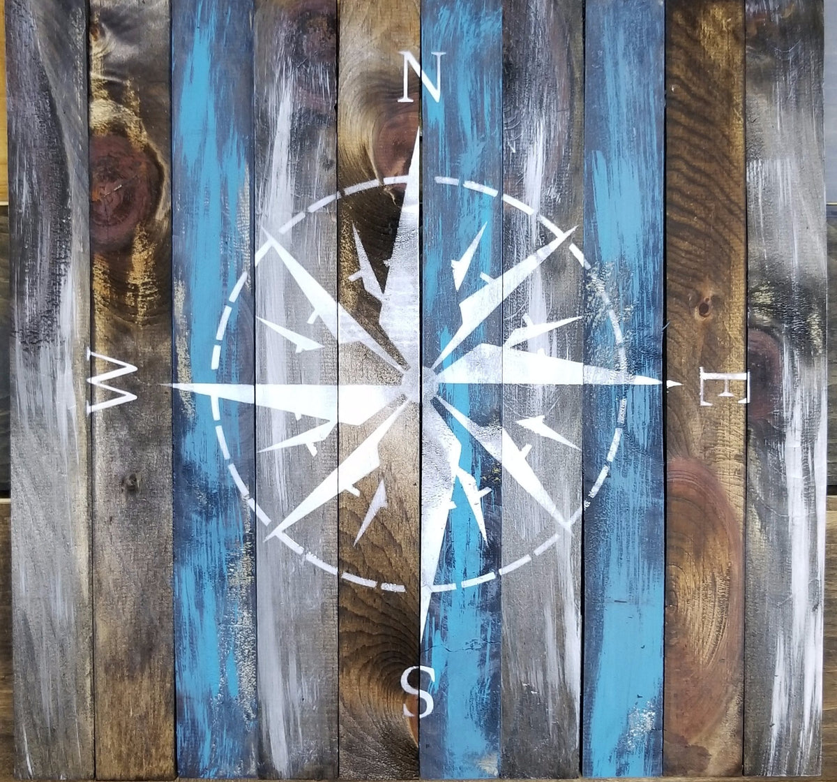 Rose des vents sur bois — 20 × 20 po